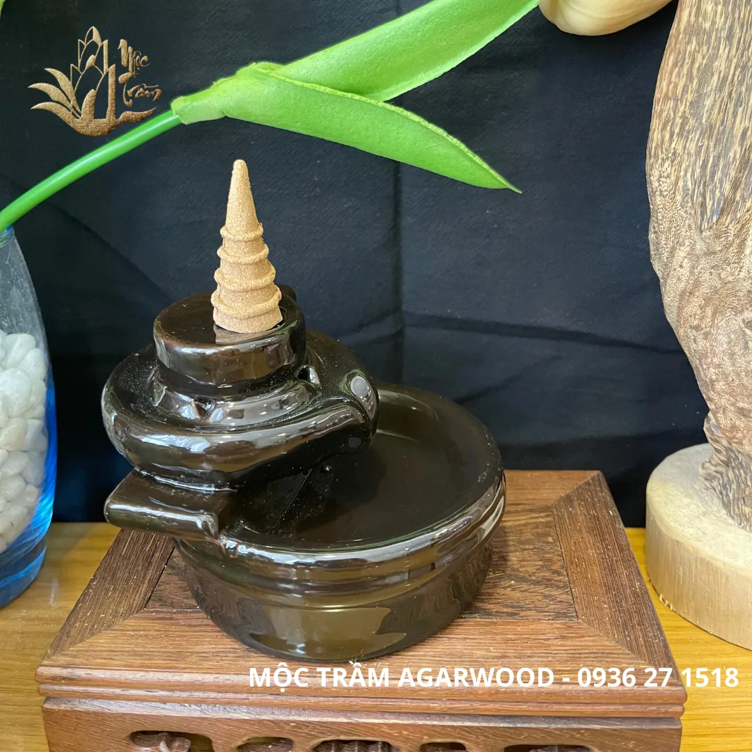 Mini Reverse Smoke Waterfall – Glazed Ceramic Agarwood Cone Burner